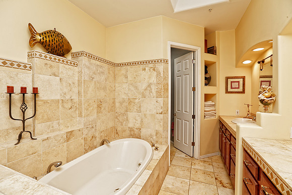 Master Bathroom_03