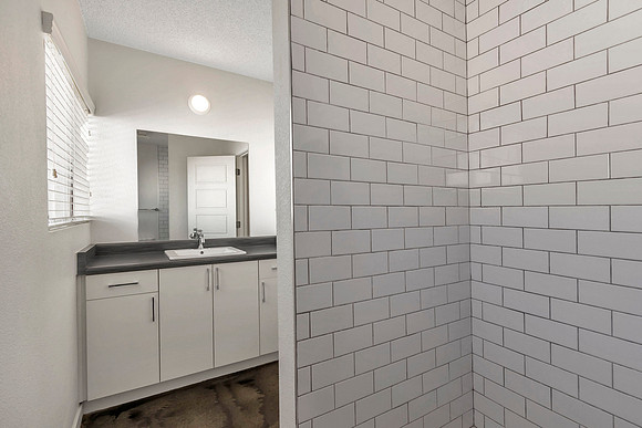 2936 N. 34th Place - S5009
