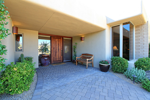 01Exterior Front